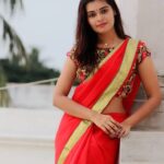 Dharsha Gupta Instagram – ❤Red is not just a color. It’s a story, that no one understands❤
Pc – @jayanthsphotography 
Saree- @aahashopping