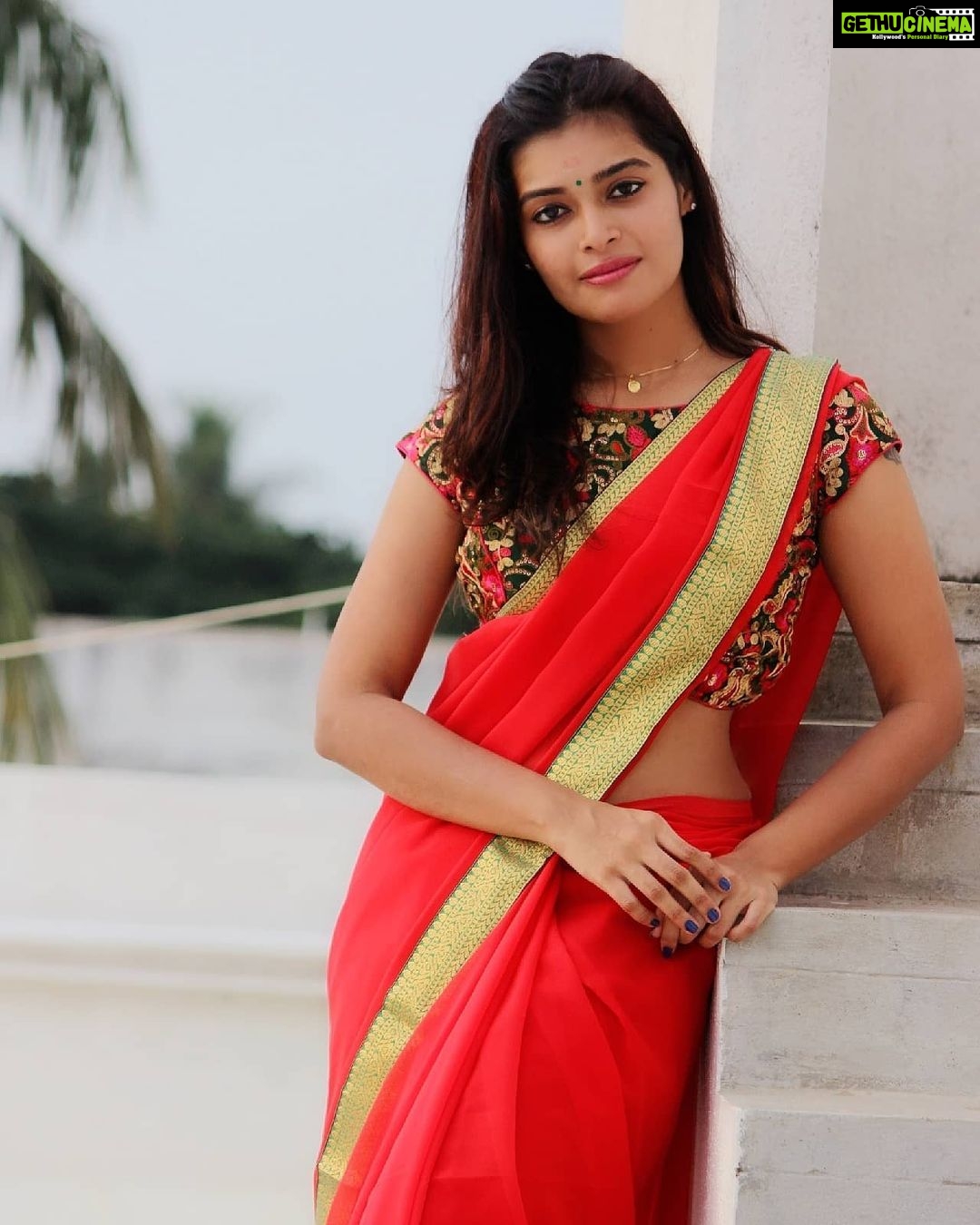 Dharsha Gupta Instagram - ❤Red is not just a color. It's a story, that no one understands❤ Pc - @jayanthsphotography Saree- @aahashopping