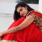 Dharsha Gupta Instagram - ❤பல உறவுகளால் தரமுடியாத ஆறுதலையும் நிம்மதியையும் சில நேரம் தனிமை தந்துவிடும்❤ Pc- @jayanthsphotography Saree- @aahashopping