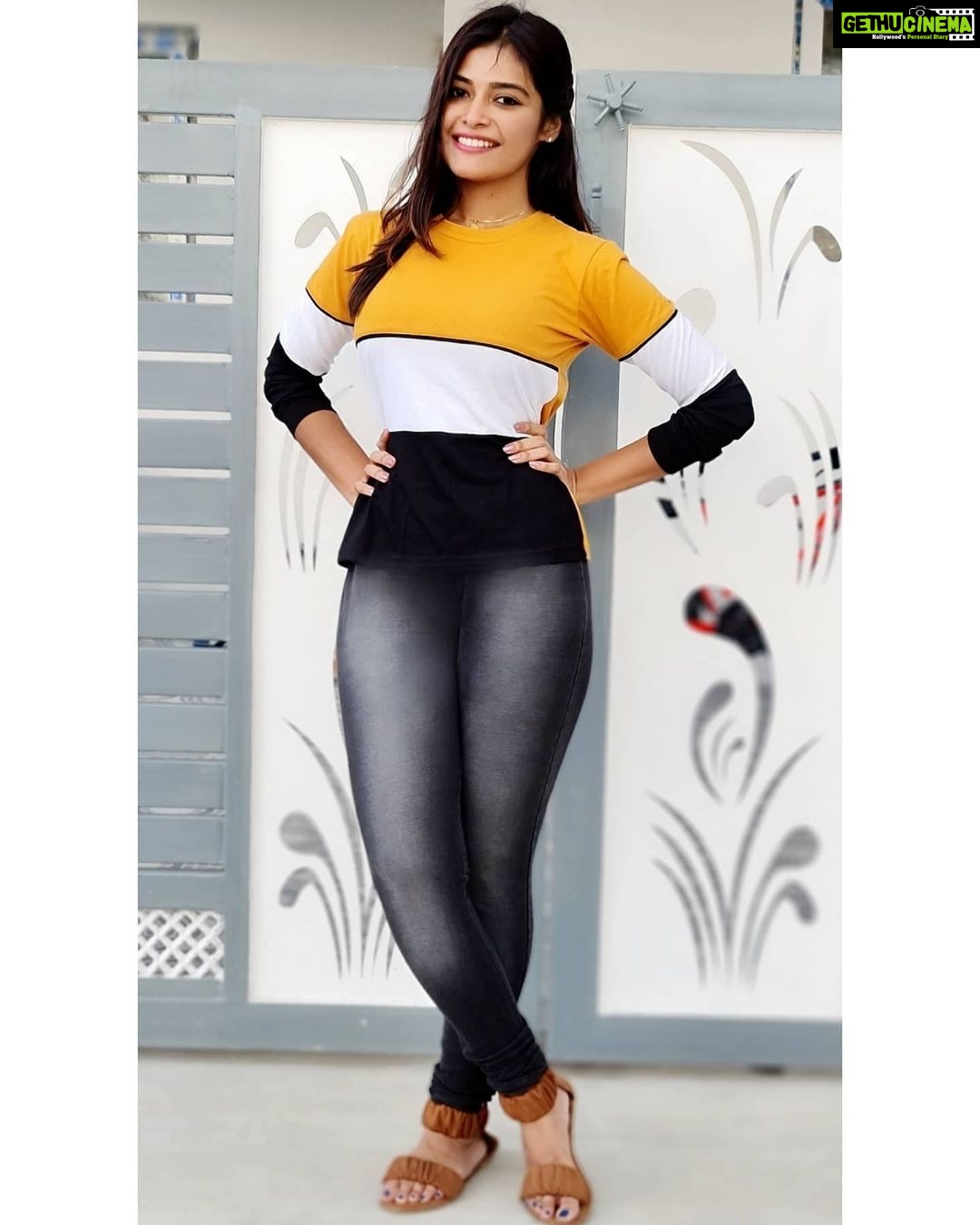 Dharsha Gupta Instagram - ππ€π€ππ€Be busy in living your lifeππ€π€ππ€ T-shirt- @_shop_from_home