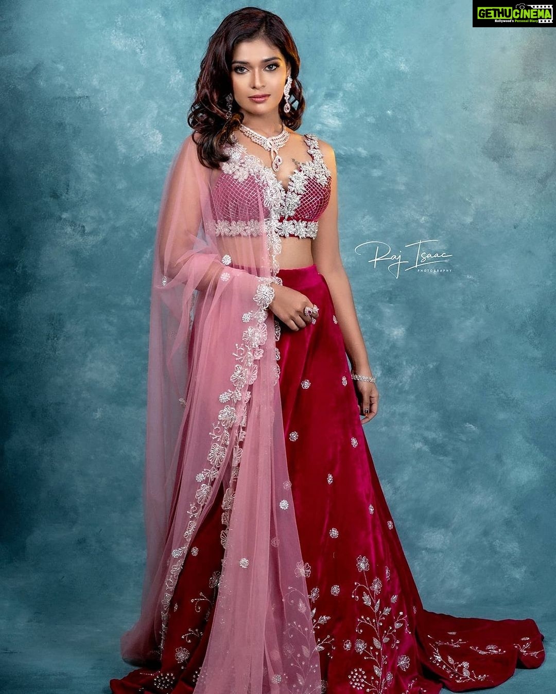 Dharsha Gupta Instagram - đź’—Style is primarily a matter of instinctđź’— SHOT BY : @raj_isaac_photography MAKEUP : @teddy_palette DESIGNER : @knotweddinghouse JEWELS : @thecrown_rentals RETOUCH : @p_o_s_e_i_d_o_n_11