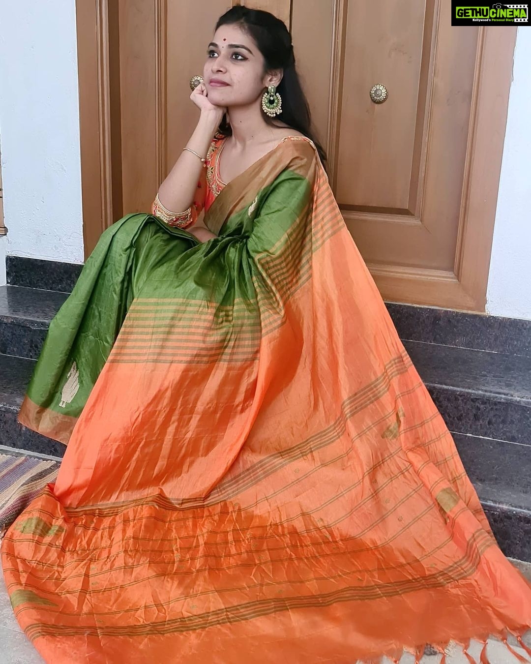 Dharsha Gupta Instagram - 🧡💚Saree can't replace anyother costumes💚🧡 💚🧡Gudmrng🧡💚 Saree - @lilly_fashions