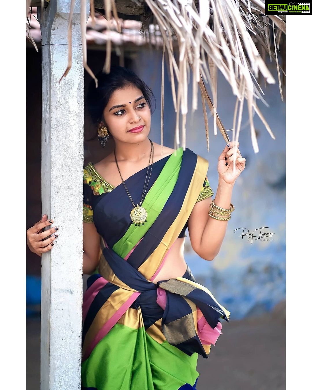 Dharsha Gupta Instagram - 🥰Simple life gives us peace🥰 Such a soft shiny saree from @_sai_boutiques. Visit their page for great more collections. I really loved the quality of the saree. Saree- @_sai_boutiques Pc- @raj_isaac_photography