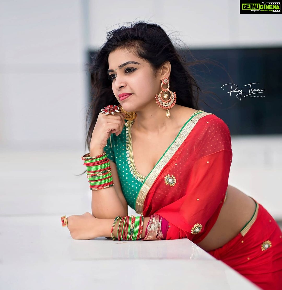 Dharsha Gupta Instagram - ❤💚Bright color makes some magic❤💚 ❤💚Gudeve❤💚 Pc- @raj_isaac_photography