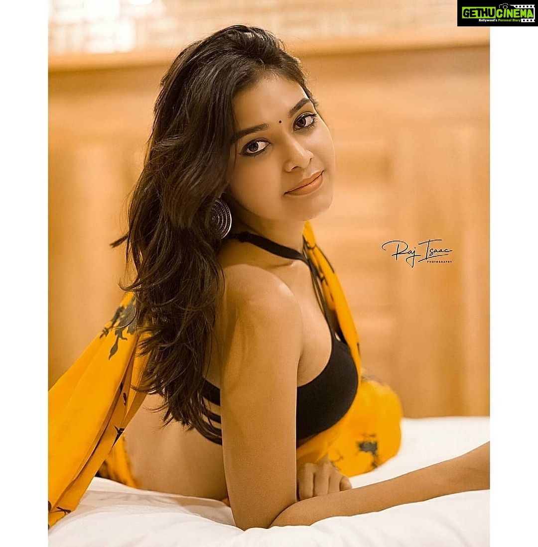Dharsha Gupta Instagram - 🧡You have to do what is right for yourself, nobody else is walking in ur shoes🧡 🧡Gudeve🧡 Pc - @raj_isaac_photography