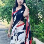 Dharsha Gupta Instagram – 🖤❤Liv ur own style of life❤🖤
🥰Gudnyt🥰
Saree- @theeasywayshopping