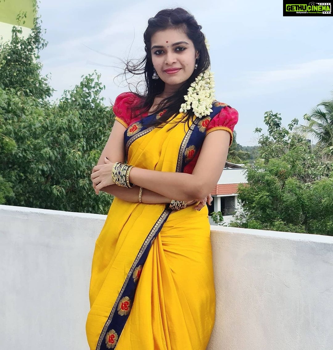 Dharsha Gupta Instagram - ❤🧡Saree is alwyz my fav🧡❤ 🧡❤Gudeve❤🧡