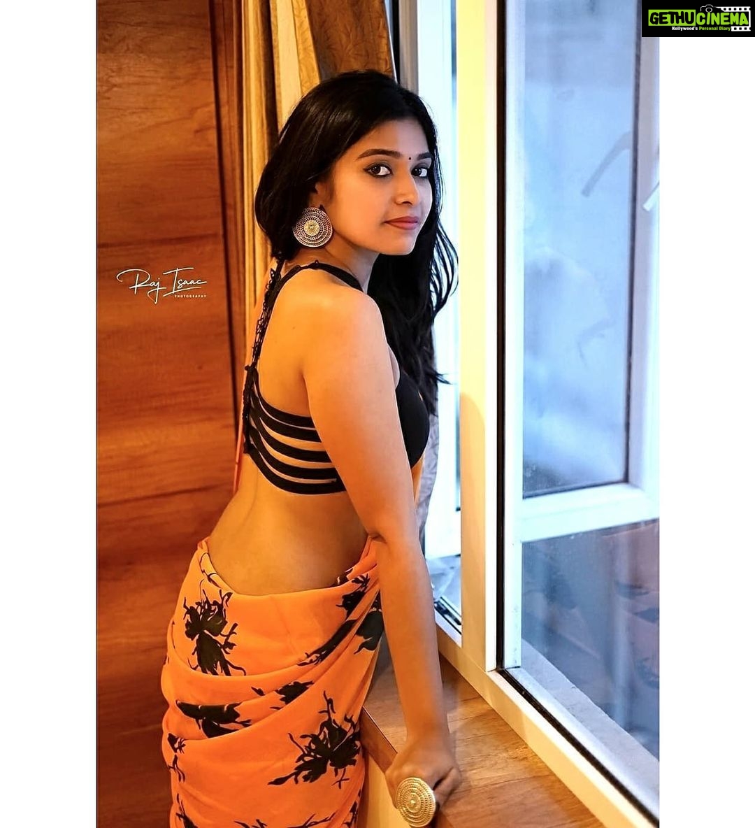 Dharsha Gupta Instagram - 🧡Learn to use criticism as fuel & u will never run out of energy🧡 🧡Luv u all🧡 Pc - @raj_isaac_photography