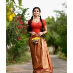 Dharsha Gupta Instagram – Athu ennavo theyriyalainga, ippadi ayangara ponna photoshoot pannanum nu rumba aasai pattu, panninathu
Pudichuruka? Suit ayiruka enaku??
.
.
PC- @raj_isaac_photography 
Costume & hairstyle- @kovai.trendz