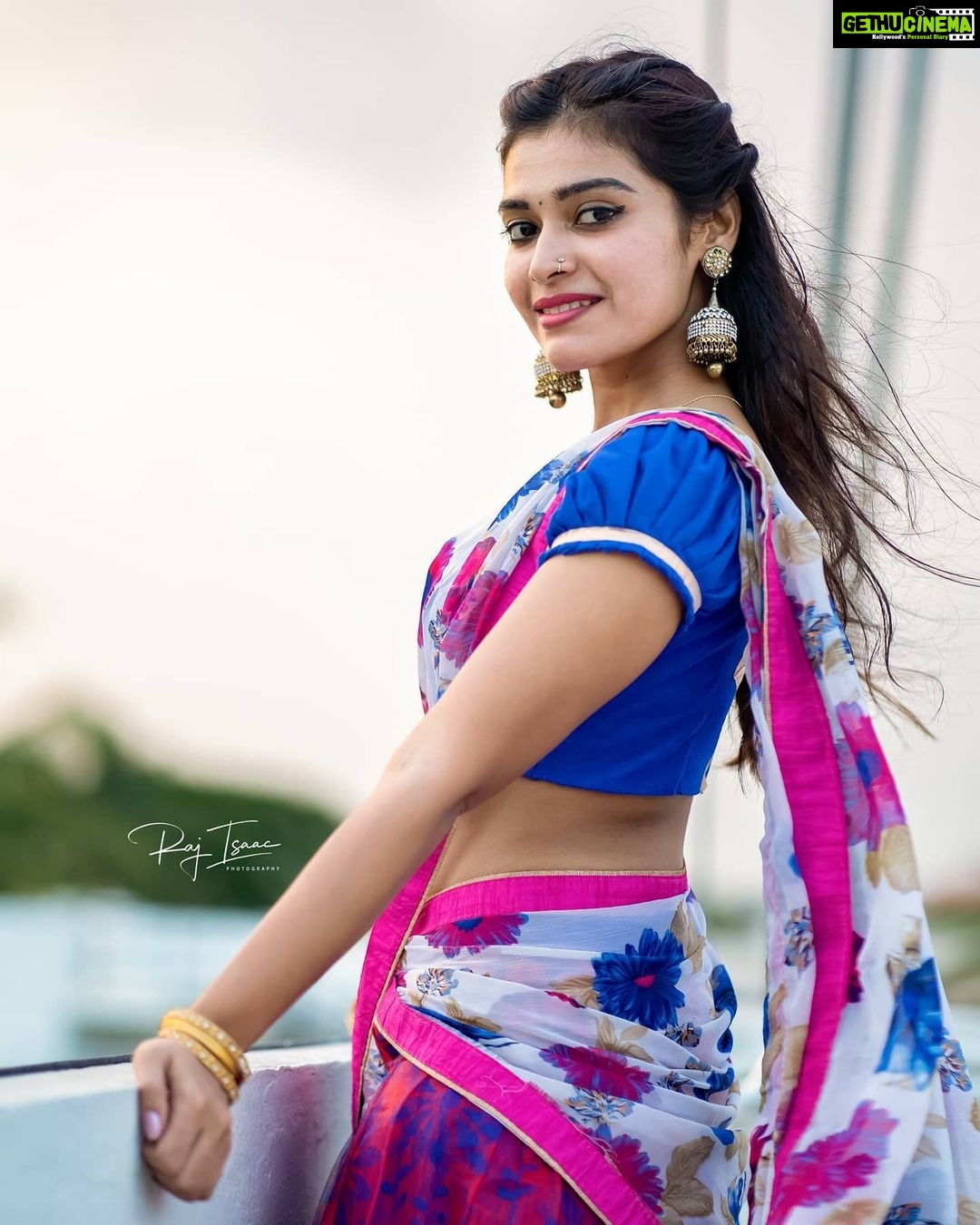 Dharsha Gupta Instagram - ❤Every struggle in ur life has shaped u into the person u r today. B thankful fr the hard times, dey can only make u stronger❤ Gudeve❤ . . . . Pc - @raj_isaac_photography Costume & earring - @kovai.trendz