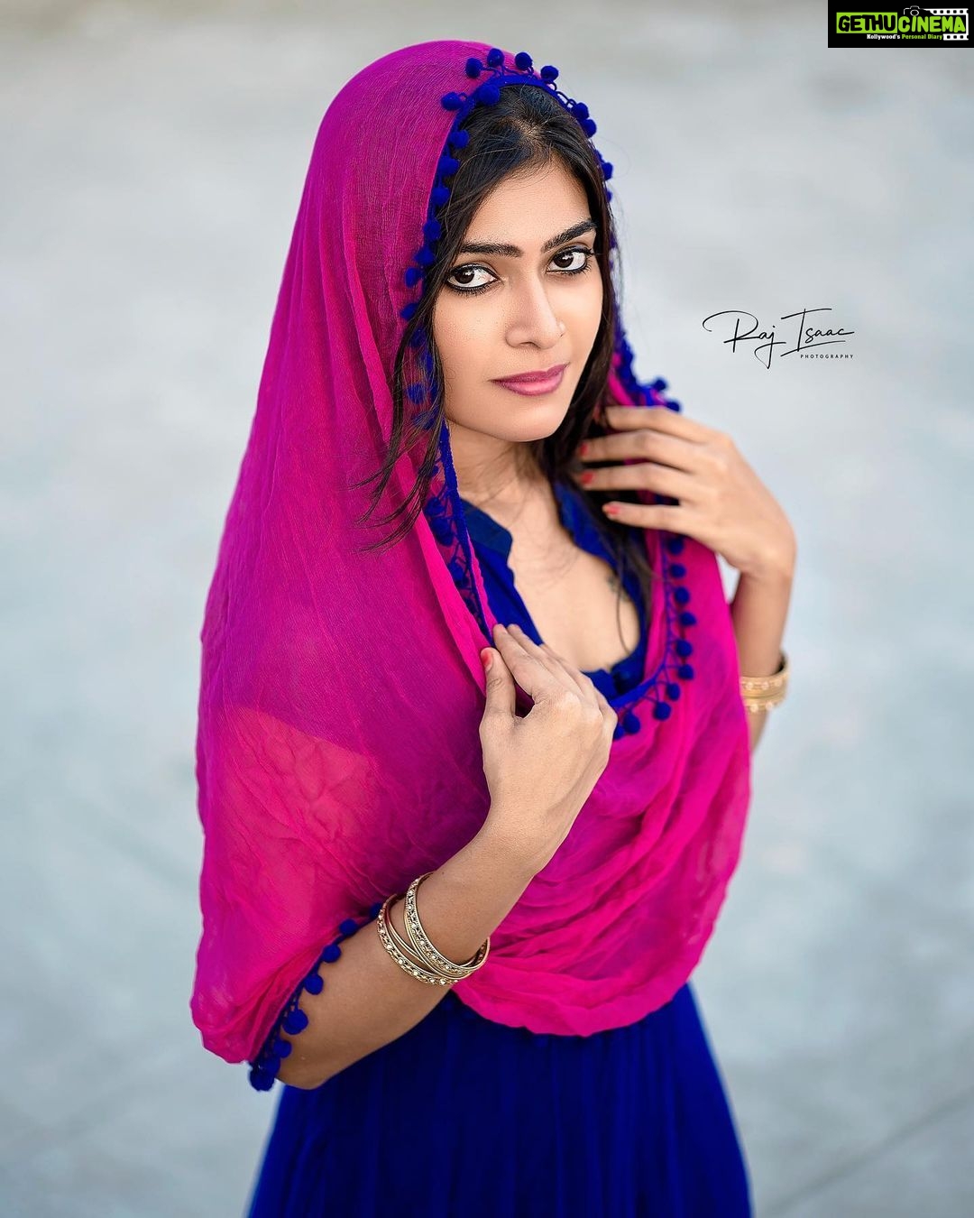 Dharsha Gupta Instagram - ๐๐Eid Mubarak!" "Let this Eid open your heart for love and your mind be filled with peace and new fresh thoughts." "May Allah bless you with happiness, peace and prosperity on this holy dayโ๐๐ ๐๐Emmathamum sammatham๐๐ P.C. - @raj_isaac_photography