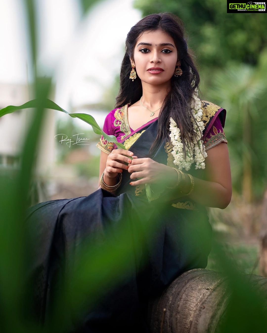 Dharsha Gupta Instagram - 🍀☘️Pachai paseilana kannuku Virunthalikum iyarkai aval Nam vazhalvaiyum pasumaiyai Maatra kaathukondu irukiral Naam than avalai Kandu kollvathey illai -Vivasayam☘️🍀 . 🌱Alwyz in luv wid Agriculture🌱 . . Gudeve☘️ P.C.- @raj_isaac_photography