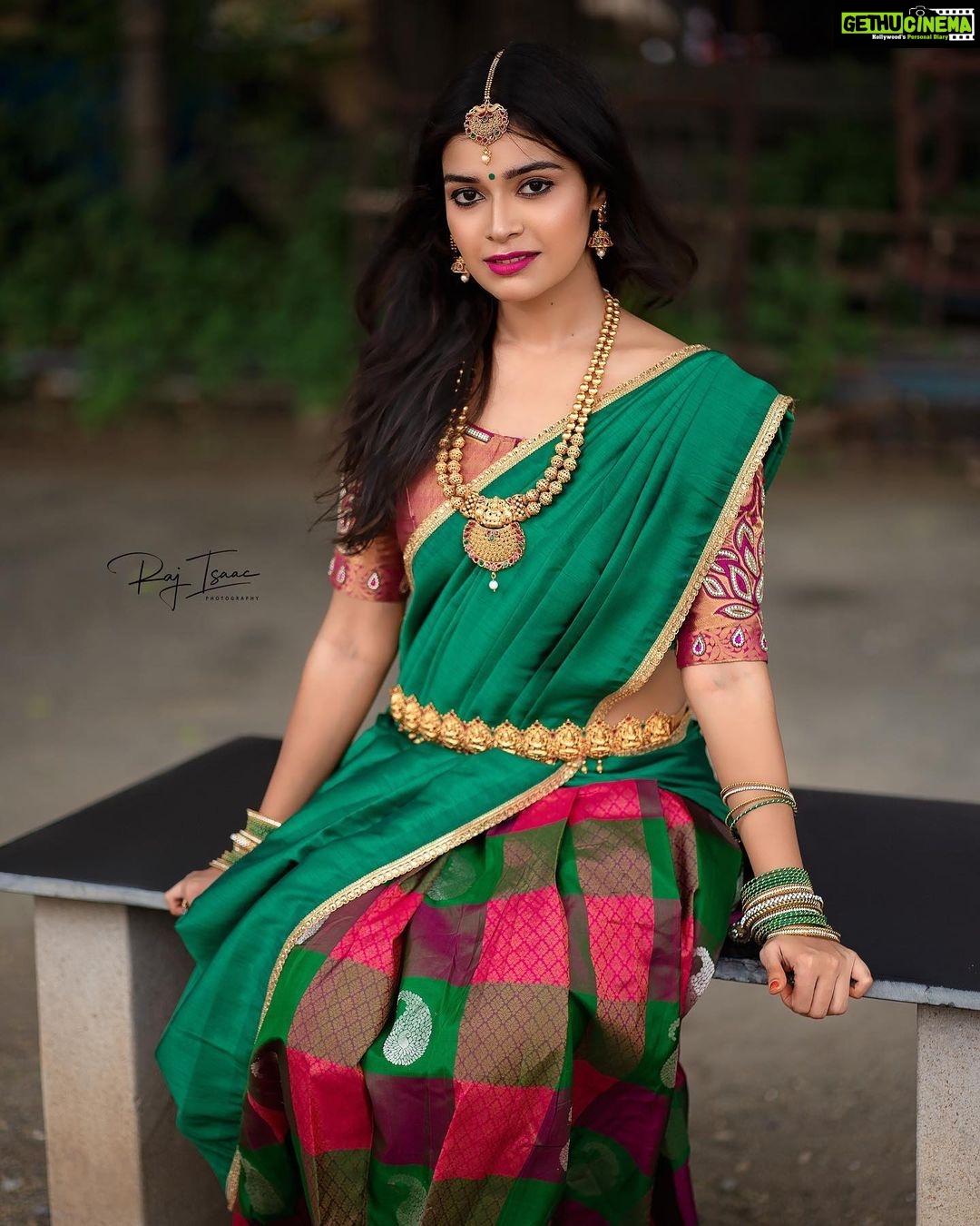 Dharsha Gupta Instagram - 💚💖Traditional love💖💚 . . PC : @raj_isaac_photography 📸 MUA and Costume : @kovai.trendz Jewellery : @rani_bridals_coimbatore Organised by : @arvindkannan_