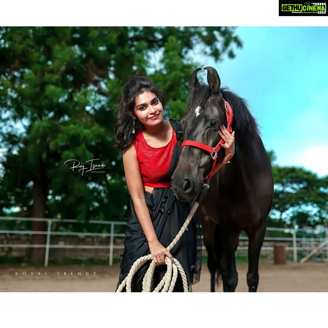 Dharsha Gupta Instagram - ❤🖤❤Horses don't care how rich we are. They don't care how tall, short, pretty or ugly we are, They live in the moment & so long as we are treating them with kindness, they return this with love & affection❤🖤❤ . Pc - @raj_isaac_photography Costume & hairstyle- @kovai.trendz Special thanks: @psa_arunprasath @raja_selvaraj_vrs @dreams.equine