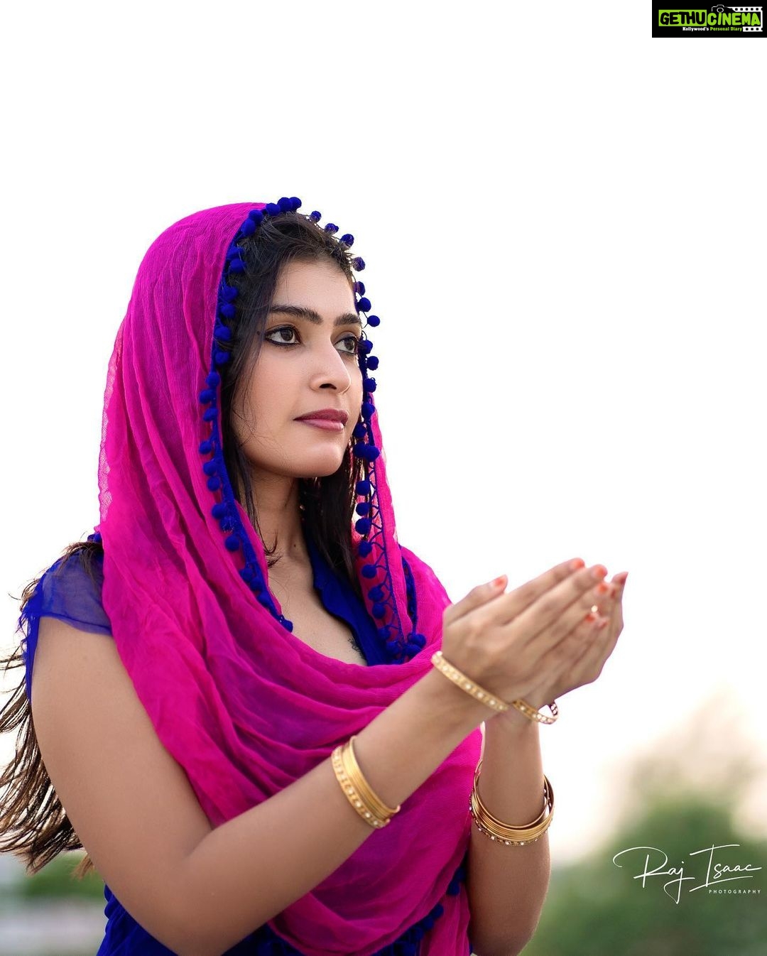 Dharsha Gupta Instagram - ๐๐Eid Mubarak!" "Let this Eid open your heart for love and your mind be filled with peace and new fresh thoughts." "May Allah bless you with happiness, peace and prosperity on this holy dayโ๐๐ ๐๐Emmathamum sammatham๐๐ P.C. - @raj_isaac_photography