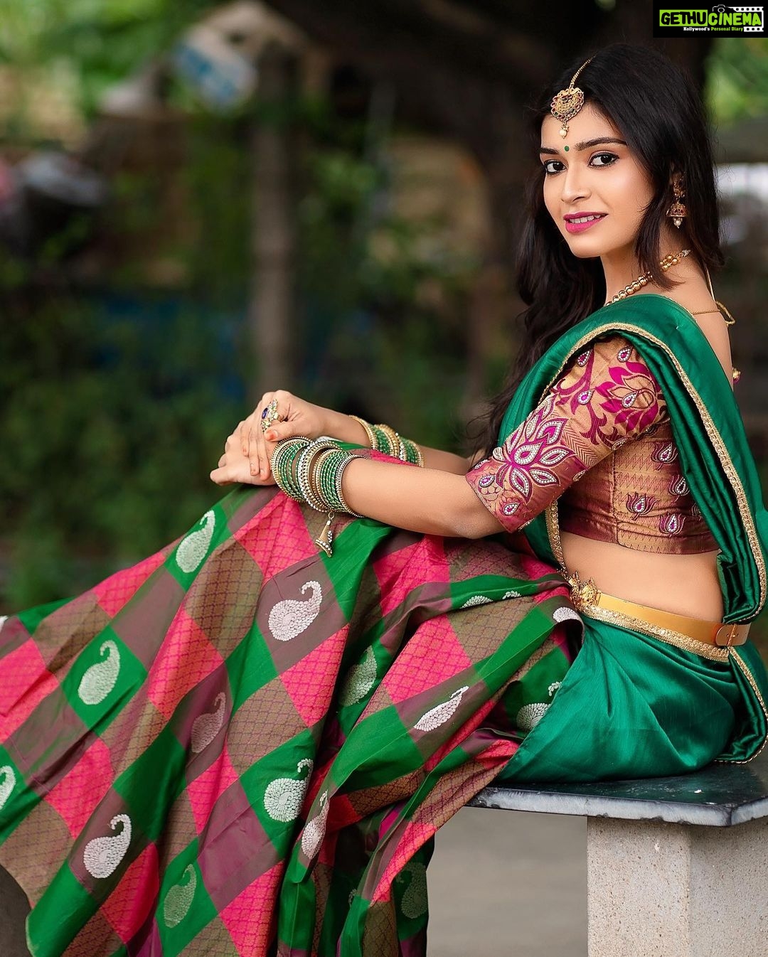 Dharsha Gupta Instagram - 💚💖Traditional love💖💚 . . PC : @raj_isaac_photography 📸 MUA and Costume : @kovai.trendz Jewellery : @rani_bridals_coimbatore Organised by : @arvindkannan_