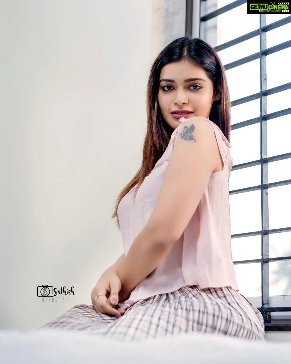 Dharsha Gupta Instagram - 💗அன்பை கொடுக்கும் மனம் கொண்டால் இரக்கமும் நம் இயல்பாகும்💗 Pic- @sathish_photography49