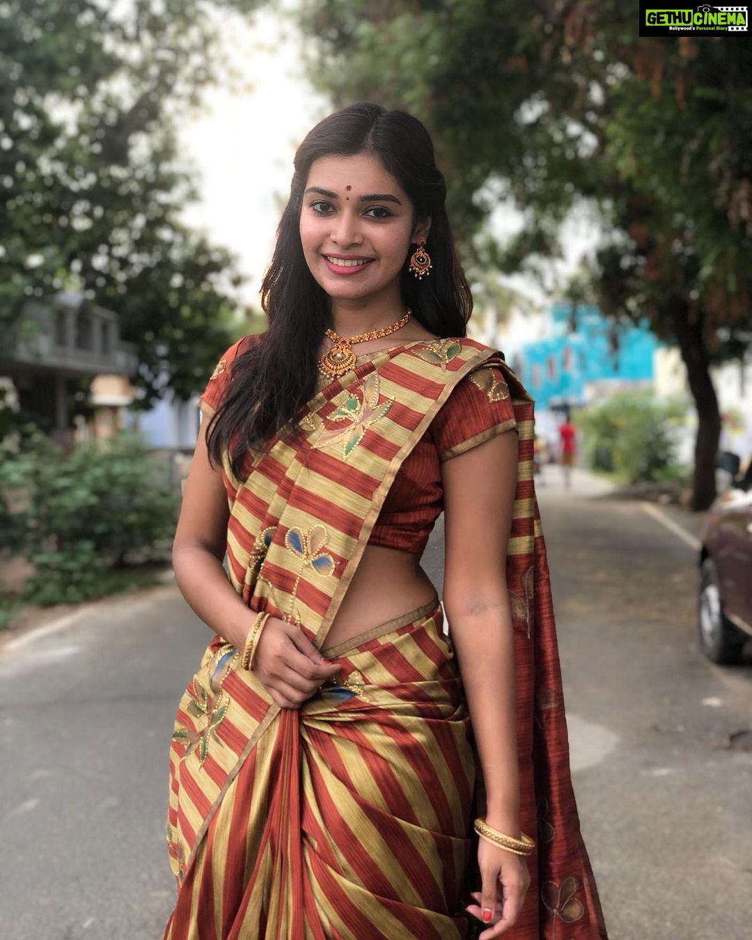 Dharsha Gupta Instagram - ❤️Juz a smile & simplicity wil lead u in success❤️ Good evening 🥰🥰 . . . . . . . #picoftheday #pic #pictureoftheday #picture #photography #photo #photooftheday #photoshoot #saree #sareelove #sareelovers #loveyourself #love #live #livelife