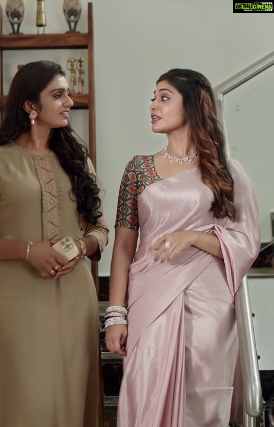 Dharsha Gupta Instagram - 🥰My new ad for Jehovah builder's promo telecasting in Vijay tv, Sun tv, Thanthi tv & Sathyam tv from today🥰 Director- @dir_david_p_williams Cinematographer- @camiljalex Makeup- @veerasekar05 & team Ad for - sam.mohan.12 @jehovah.builders @vijaytelevision @suntv @thanthitv @sathyamtv