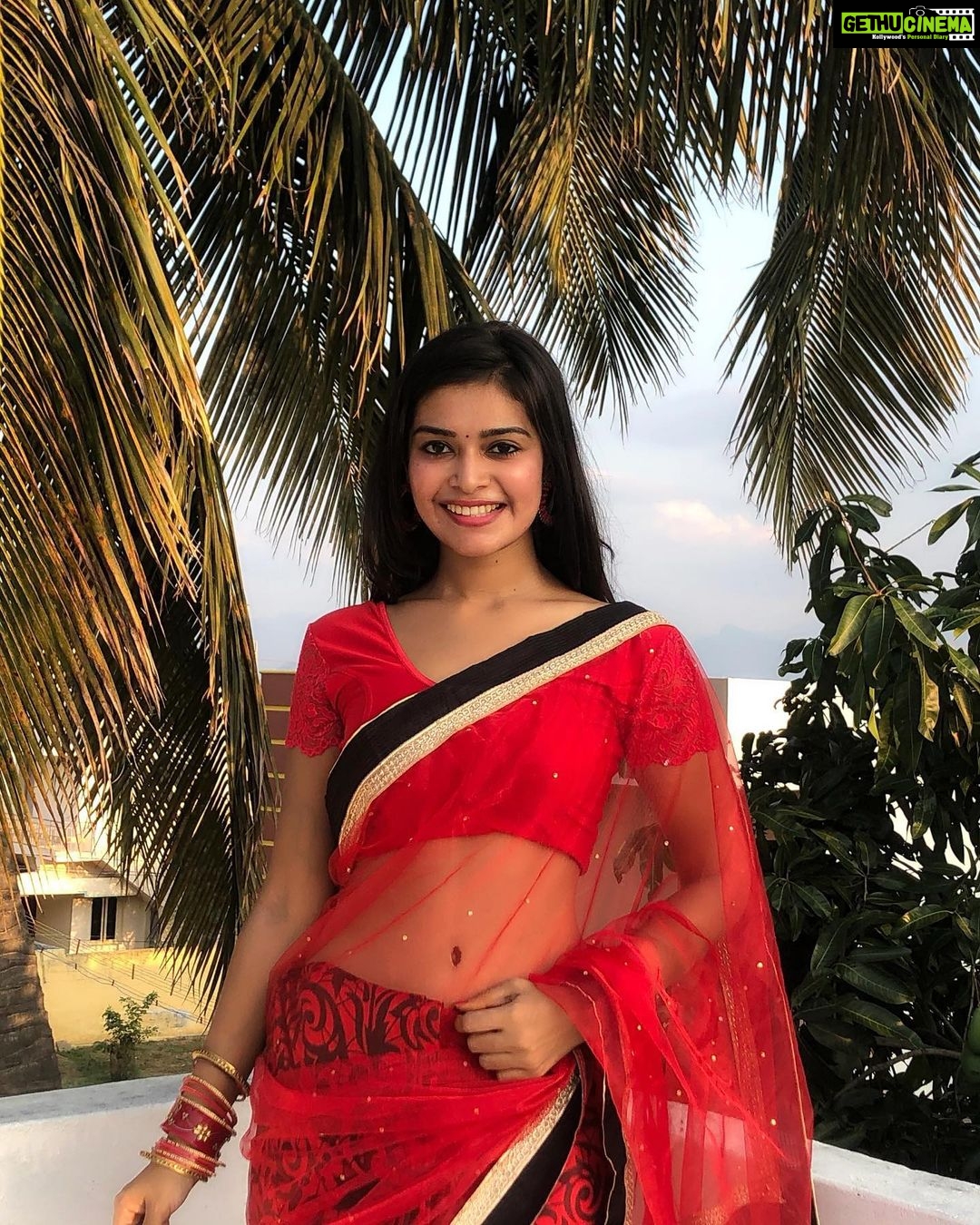 Dharsha Gupta Instagram - Gudeve chelmzzzz❤️❤️❤️ . . . . . . . . #stayhome #stayhealthy #staysafe #stayathome #stay #staystrong #staypositive #positivevibes #positive #positiveenergy #positivemindset #positivevibesonly #happy #happysaturday #happyme #live #liveyourbestlife #livelife #livelaughlove #life #lifestyle #lifeisgood #lifeisbeautiful