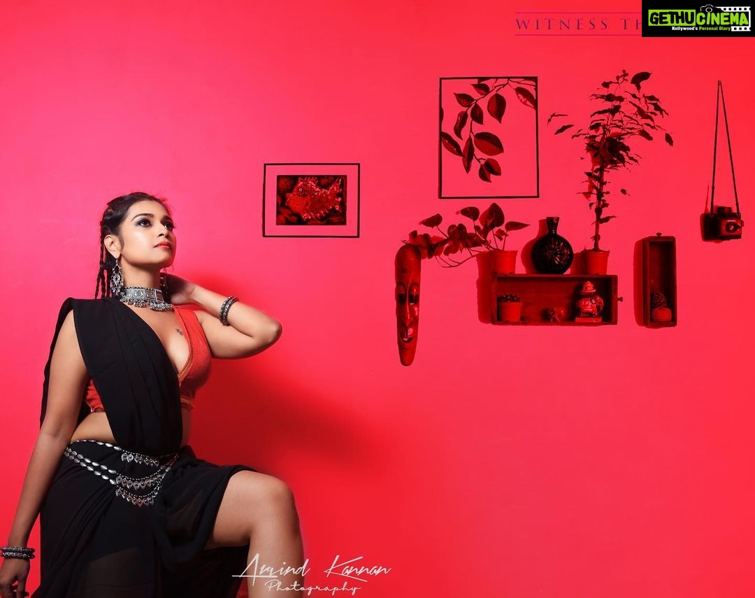 Dharsha Gupta Instagram - ❤️Sexy attitude❤️ Costume- @feathersurabi.ds Makeup- @colorpopartist Photography- @arvindkannan_ . . . . . . . . . . . . #photography #photo #photooftheday #photographer #photoshoot #photographylovers #collaboration #collab #accessories #costume #glamour #glamourous #picoftheday #pic #pictureoftheday #live #liveyourbestlife #livelife #life #lifeisbeautiful #love #loveyourself
