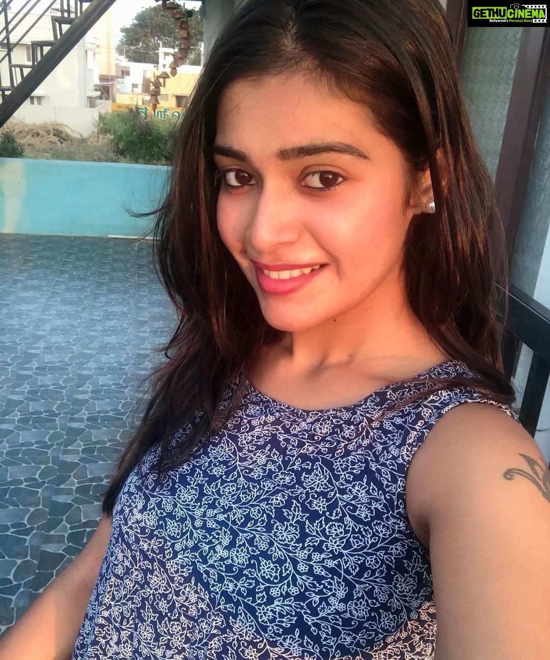 Dharsha Gupta Instagram - Shine b4 sunset 🌅 Loving u all mor❤️❤️❤️ Dunno y 🥰🥰🥰🥰🥰🥰 ummmmmmmmmmmmmaaaahhhhhh💋💋💋💋💋💋💋💋 . . . . . . . . . #evening #eveningsky #eveningvibes #eveningpic #picoftheday #pic #pictureoftheday #picture #pictureperfect #live #life #lifeisgood #lifeisbeautiful #liveyourbestlife #love #loveyourself #sunset #sunsetlover #sunsetselfie