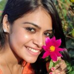 Dharsha Gupta Instagram – Enjoy al beautiful ting around u❤️
Stay safe at home 🏠 
Spend tym wid ur family 👨‍👩‍👧‍👦
Gudeve 🥰🥰🥰
.
.
.
.
.
.
.
.
.
.
#nomakeup #stayhome #stayhealthy #staysafe #staystrong #nature #naturephotography #naturelovers #naturelover #flower #flowerphotography #happy #happyme #fun #live #life #lifeisgood #lifeisbeautiful #love #loveyourself