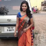 Dharsha Gupta Instagram - Being a women is a gr8 ting👸🏻👸🏻 Accept & liv hw u r. U can achieve in ur own field , even housewives. Enjoy whatever u do. Success is urs. Dedicated to al singapens. Magalir dhina Nalvazhthukal🧡💙🧡💙🧡 . . . . . . . . . . . . . #picoftheday #pic #pictureoftheday #picture #photography #photooftheday #photo #photoshoot #saree #sareeblousedesigns #sareelove #love #loveyourself #live #life #fun #positive #positivevibes #suntv #suntvserials #serial #sundayfunday #sunday #sundayvibes #dharshagupta #dharsha #curlyhair #minnale