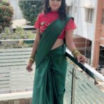 Dharsha Gupta Instagram - Gudnyt my chelmzzzz 💚❤️💚❤️ Blouse- @feathersurabi.ds Saree- @theeasywayshopping Hairstyle- @subaadesh . . . . . . . . #shoot #shootmode #serial #vijaytv #vijaytvserial #senthoorapoove #saree #sareeblousedesigns #happy #happyme #fun #live #life #love #loveyourself #fun #positivevibes #positive #dharshagupta #dharsha