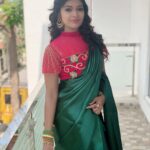 Dharsha Gupta Instagram - ❤️💚If you want to live a happy life, tie it to a goal, not to people or things💚❤️ @vijaytelevision @senthoorapooveofficial Goodeve chelmzzzz💋 Blouse - @feathersurabi.ds Saree - @theeasywayshopping Hairstyle - @subaadesh . . . . . . . . . . #vijaytv #serial #senthoorapoove #ishwarya #dharsha #dharsha_ma #happy #happyme #positivevibes #positive #fun #live #life #love #loveyourself
