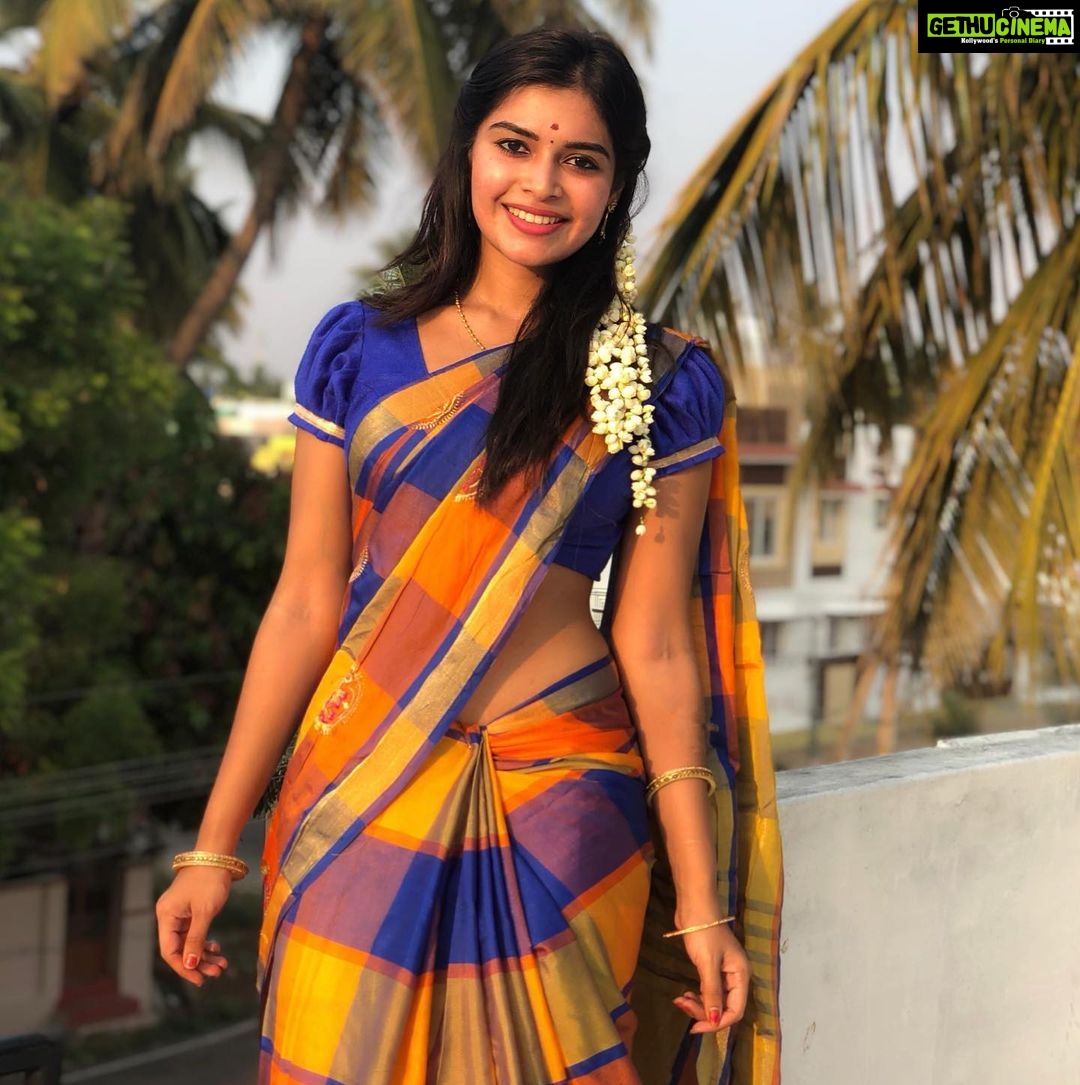 Dharsha Gupta Instagram - ๐๐Saree is d best outfit to reveal girlโs beauty ๐๐ . . . . . . . . . . . . #stayhome #stayhealthy #staysafe #stayathome #stay #staystrong #stayhomestaysafe #staypositive #positivevibes #positive #happy #happyme #fun #live #liveyourbestlife #livelife #life #lifeisgood #lifeisbeautiful #happy #happyhour #shoot #picoftheday #pic #pictureoftheday #picture #saree #sareelove #sareelovers