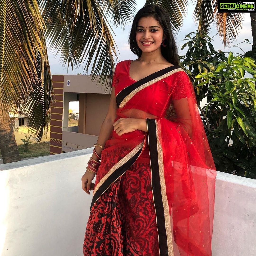 Dharsha Gupta Instagram - Gudeve chelmzzzz❤️❤️❤️ . . . . . . . . #stayhome #stayhealthy #staysafe #stayathome #stay #staystrong #staypositive #positivevibes #positive #positiveenergy #positivemindset #positivevibesonly #happy #happysaturday #happyme #live #liveyourbestlife #livelife #livelaughlove #life #lifestyle #lifeisgood #lifeisbeautiful