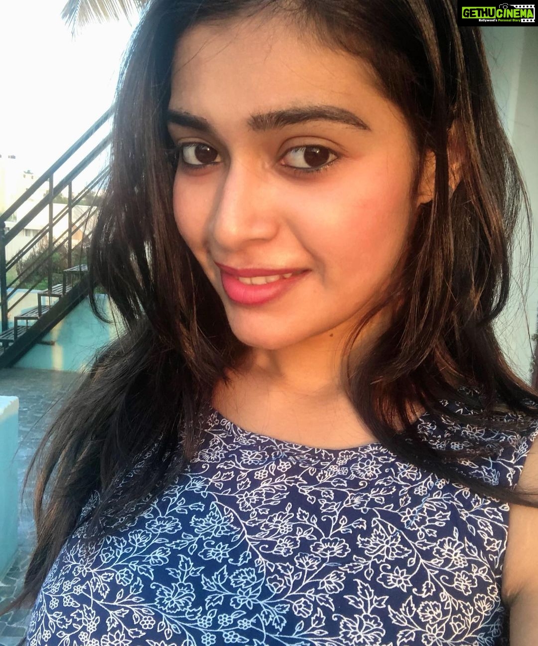 Dharsha Gupta Instagram - Shine b4 sunset 🌅 Loving u all mor❤️❤️❤️ Dunno y 🥰🥰🥰🥰🥰🥰 ummmmmmmmmmmmmaaaahhhhhh💋💋💋💋💋💋💋💋 . . . . . . . . . #evening #eveningsky #eveningvibes #eveningpic #picoftheday #pic #pictureoftheday #picture #pictureperfect #live #life #lifeisgood #lifeisbeautiful #liveyourbestlife #love #loveyourself #sunset #sunsetlover #sunsetselfie