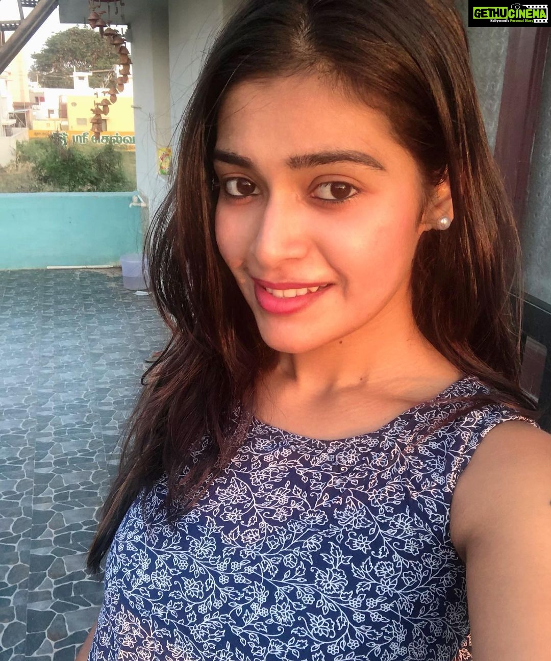 Dharsha Gupta Instagram - Shine b4 sunset 🌅 Loving u all mor❤️❤️❤️ Dunno y 🥰🥰🥰🥰🥰🥰 ummmmmmmmmmmmmaaaahhhhhh💋💋💋💋💋💋💋💋 . . . . . . . . . #evening #eveningsky #eveningvibes #eveningpic #picoftheday #pic #pictureoftheday #picture #pictureperfect #live #life #lifeisgood #lifeisbeautiful #liveyourbestlife #love #loveyourself #sunset #sunsetlover #sunsetselfie