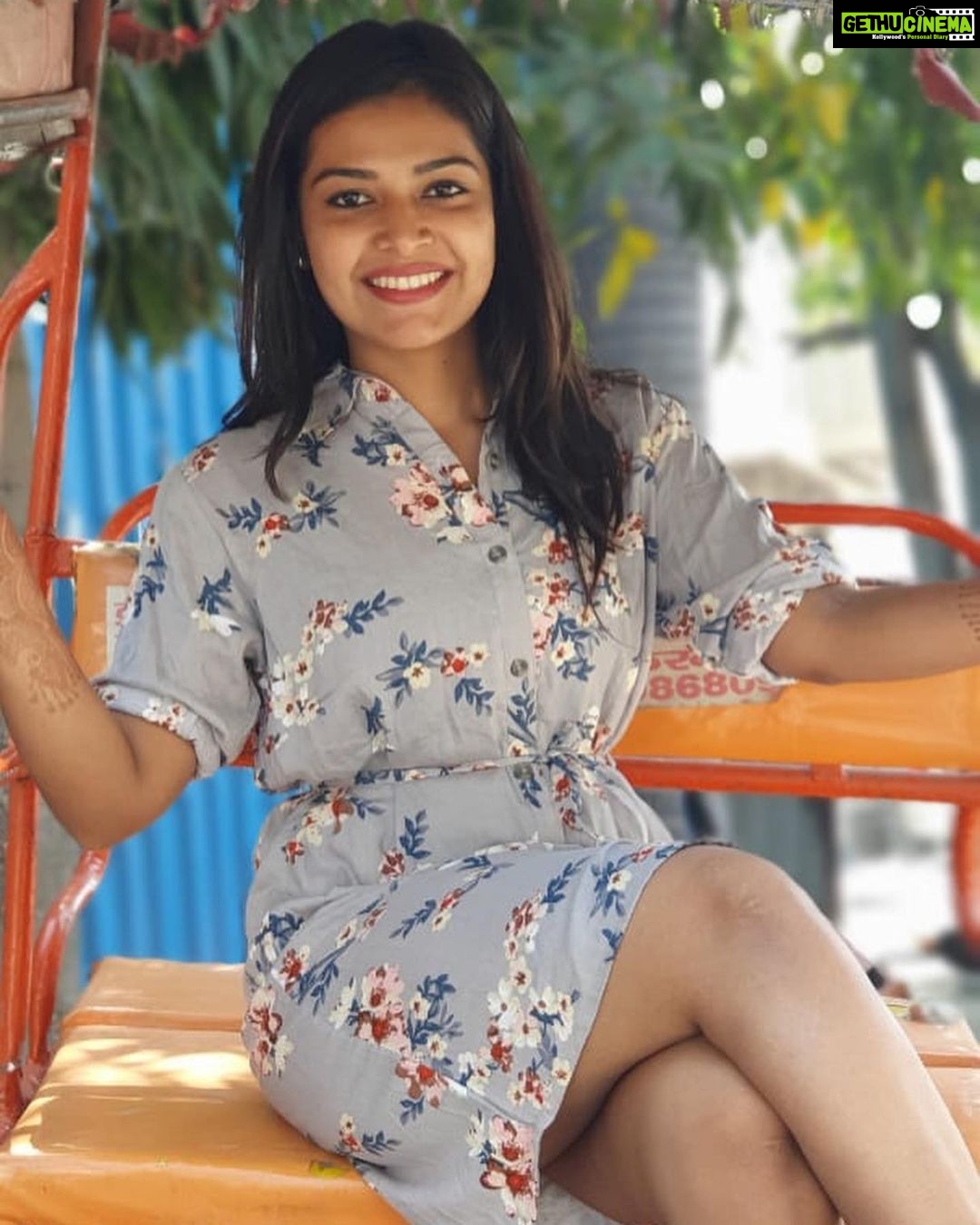Dharsha Gupta Instagram - My first ride in Rickshaw π€©π€©π€© Loved it aloooooot π₯°π₯° GOODMORNING πππ . . . . . . . . . #rickshaw #love #loveyourself #live #life #happy #happyme #fun #dresses #enjoy #thursday #morning #morningvibes