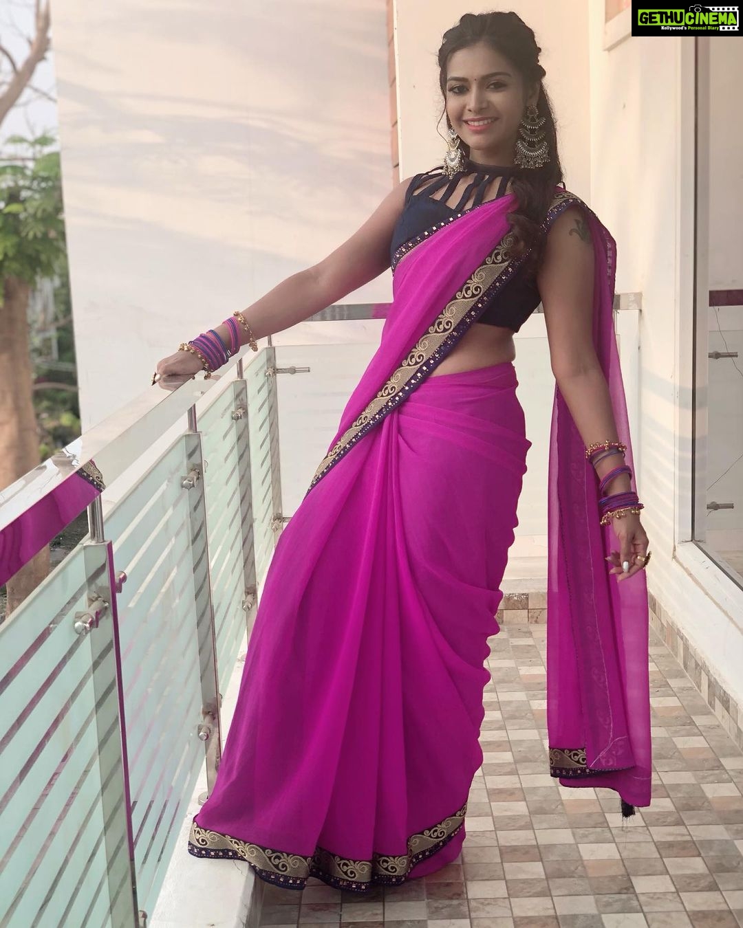 Dharsha Gupta Instagram - Luv urself ππππππ Blouse - @feathersurabi.ds . . . . . . . . . #vijaytv #vijaytvserial #serial #senthoorapoove #live #life #love #loveyourself #happy #happyme #fun #saree #sareelove