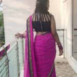 Dharsha Gupta Instagram - Luv urself 💗💗💗💙💙💙 Blouse - @feathersurabi.ds . . . . . . . . . #vijaytv #vijaytvserial #serial #senthoorapoove #live #life #love #loveyourself #happy #happyme #fun #saree #sareelove
