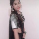 Dharsha Gupta Instagram - Azhaga rasichuteengala 🖤🖤🙈🙈