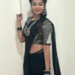 Dharsha Gupta Instagram - Awesome blouse 🖤 for my vijaytv new serial Blouse designer- @feathersurabi.ds Jewellery- @theshoppingtree_insta . . . . . #senthoorapoove #vijaytv #newserial #comingsoon