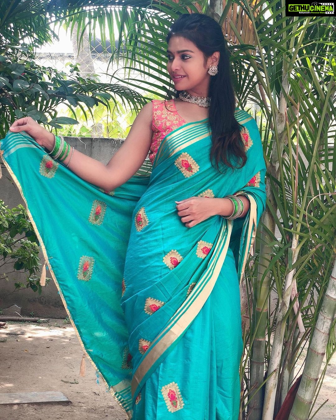 Dharsha Gupta Instagram - ❤️You yourself, as much as anybody in the entire universe, deserve your love and affection❤️ Jewellery- @amaras_collections_ . . . . . . . . . #saree #sareeblousedesigns #sareelovers #sareelove #sareecollection #sarees #jewelry #jewellery #jewelrydesign #jewelrydesigner #happy #happyme #fun #live #life #love #loveyourself #positivevibes #positive