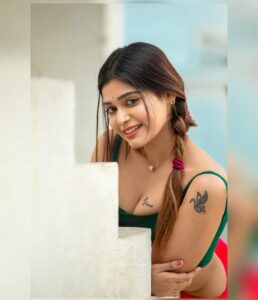 Dharsha Gupta Instagram - 💚❤தினமும் சுவாரஸ்யத்தை ஒரு ஸ்பூன்
சேர்த்துக் கொள்ளுங்கள் வாழ்க்கை ரசனை உள்ளதாக இருக்கும்❤💚
Pc- @dhanush__photography