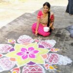 Dharsha Gupta Instagram – ❤️இனிமை பொங்க என்றும் உங்கள் வீட்டில் மகிழ்ச்சி பொங்க பொங்கலோ… பொங்கல் வாழ்த்துகள்❤️
Costume- @feathersurabi.ds .
.
.
.
.
.
.
.
.
.
.
#pongal #happypongal #traditional #thavani #halfsaree #saree #sareeblousedesigns #sareelove #pink #happy #happyme #positivevibes #positive