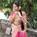 Dharsha Gupta Instagram – ❤️இனிமை பொங்க என்றும் உங்கள் வீட்டில் மகிழ்ச்சி பொங்க பொங்கலோ… பொங்கல் வாழ்த்துகள்❤️
Costume- @feathersurabi.ds .
.
.
.
.
.
.
.
.
.
.
#pongal #happypongal #traditional #thavani #halfsaree #saree #sareeblousedesigns #sareelove #pink #happy #happyme #positivevibes #positive