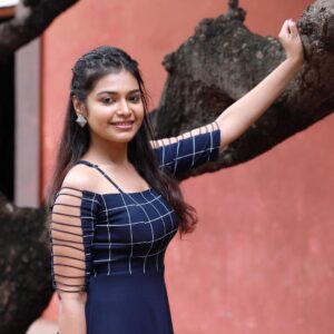 Dharsha Gupta Instagram - ❤️If you have only one smile in you, give it to the people you love❤️ GOODMORNING ☀️ . . . . . . . . . . . . . . . #minnaleserial #minnale #morning #morningmotivation #happy #happyme #happyfriday #positivevibes #positive #live #love #loveyourself #life #actor #model #varsha #suntv #suntvserial #dharshagupta