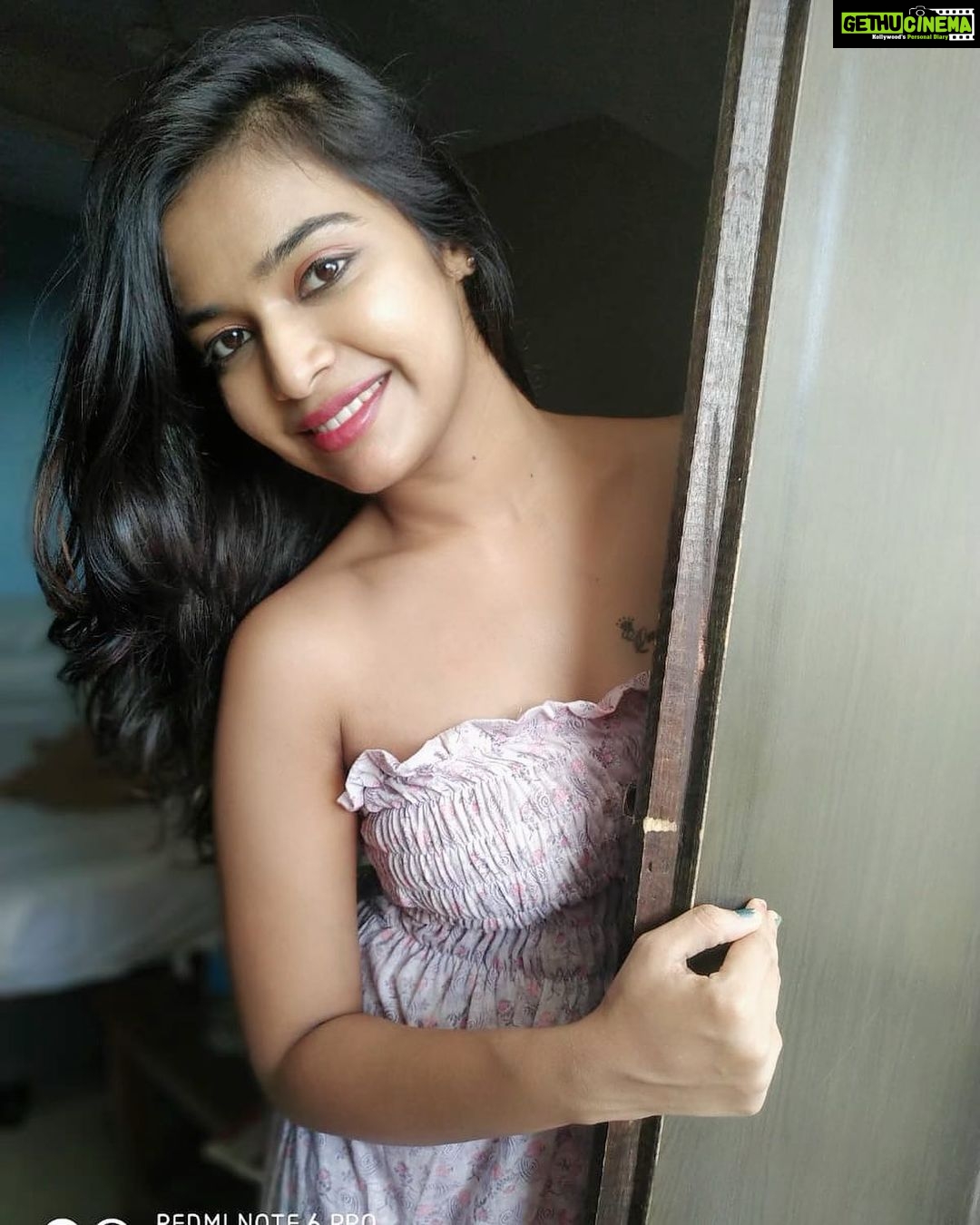Dharsha Gupta Instagram - Gudmrng 💋💋💋 . . . . . . . . . #morning #morningvibes #happy #happyme #motivation #love #loveyourself #live #life #actor #suntv #suntvserial #model