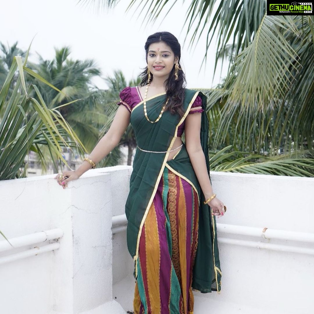 Dharsha Gupta Instagram - "Fashions fade, style is eternal." GOODEVENING loveliessssss ππππ P.C.- @kavinjazz . . . . . . . . . . #traditional #halfsaree #pattusaree #pattupavada #green #red #actor #model #positive #positivevibes #love #loveyourself #live #life Chennai, India
