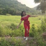 Dharsha Gupta Instagram - Gudmrng 🥰🥰 . . . . . . . . #morning #morningvibes #positivevibes #love #loveyourself #adventure #nature #naturephotography #naturelovers #red #actor #model #live #love #life