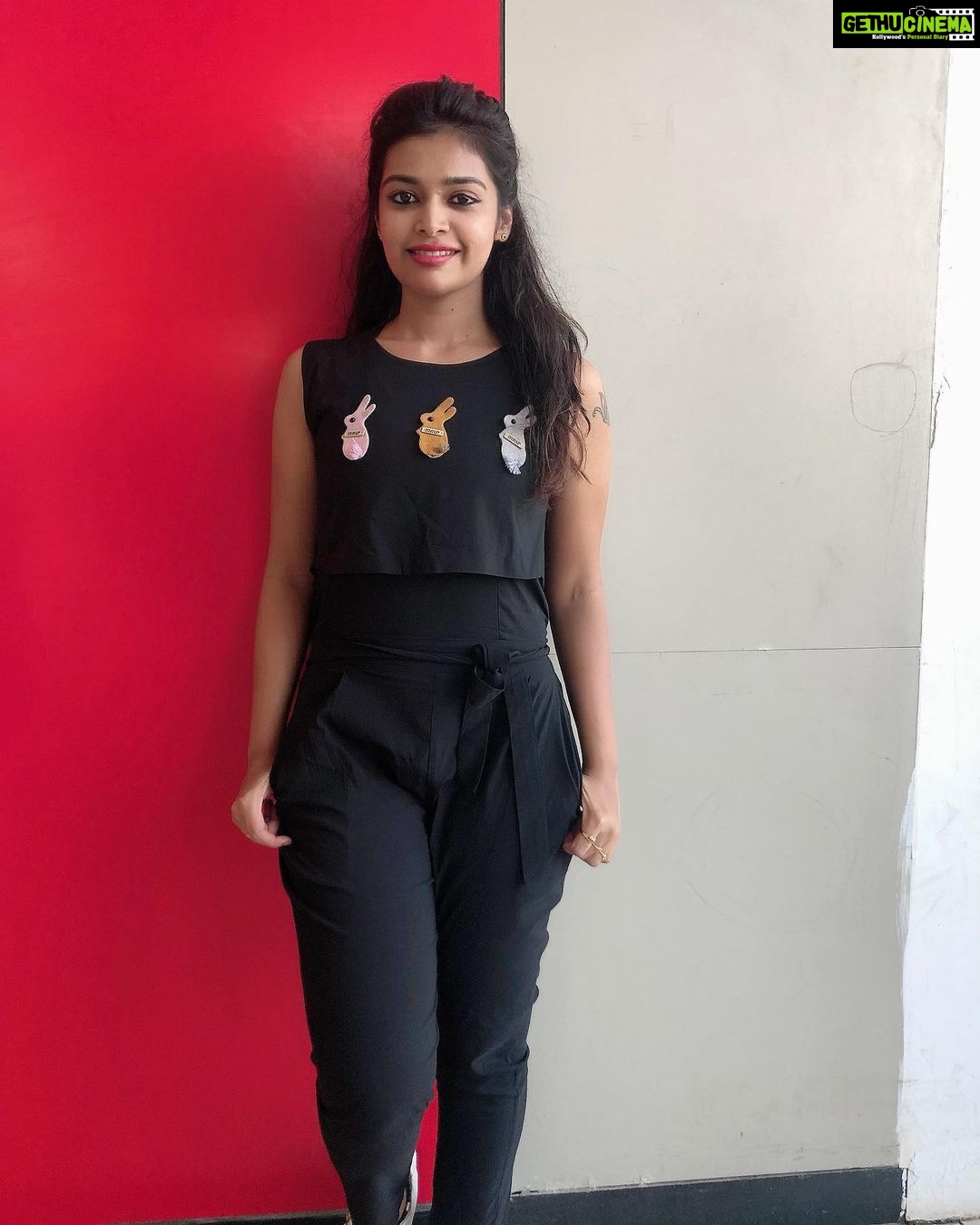 Dharsha Gupta Instagram - Gudnyt 🔴⚪️ . . . . . . . . . . . . #picoftheday #pic #photo #modern #modernoutfit #black #dress #western #westernattire