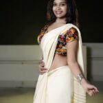 Dharsha Gupta Instagram - “ Once you replace negative thoughts with positive ones, you'll start having positive results.” .GOOD MORNING ❤️❤️ Photography- @kavinjazz . . . . . . #photography #picoftheday #photo #night #photographer #photographylovers #saree #sareeblousedesigns #sareelovers #love #live #enjoy #happy #loveyourself #kollywood #bollywood #hollywood #tollywood #chennai #serial #actor #acting #shoot #photoshoot #model