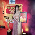 Dharsha Gupta Instagram - 🏆Azhagiya Ratchasi🏆 Happiest moment in my life😘😘 Thankuuuu so much @suntv @radaan @minnale for this wonderful moment🥳🥳 . . . . . . . . . . . #suntv #suntvserialactress #suntelevisions #radaan #minnale #award #actor #model #happy #positivevibes #positive